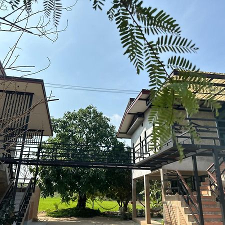 Ban Suweena Uthai Thani Exteriör bild