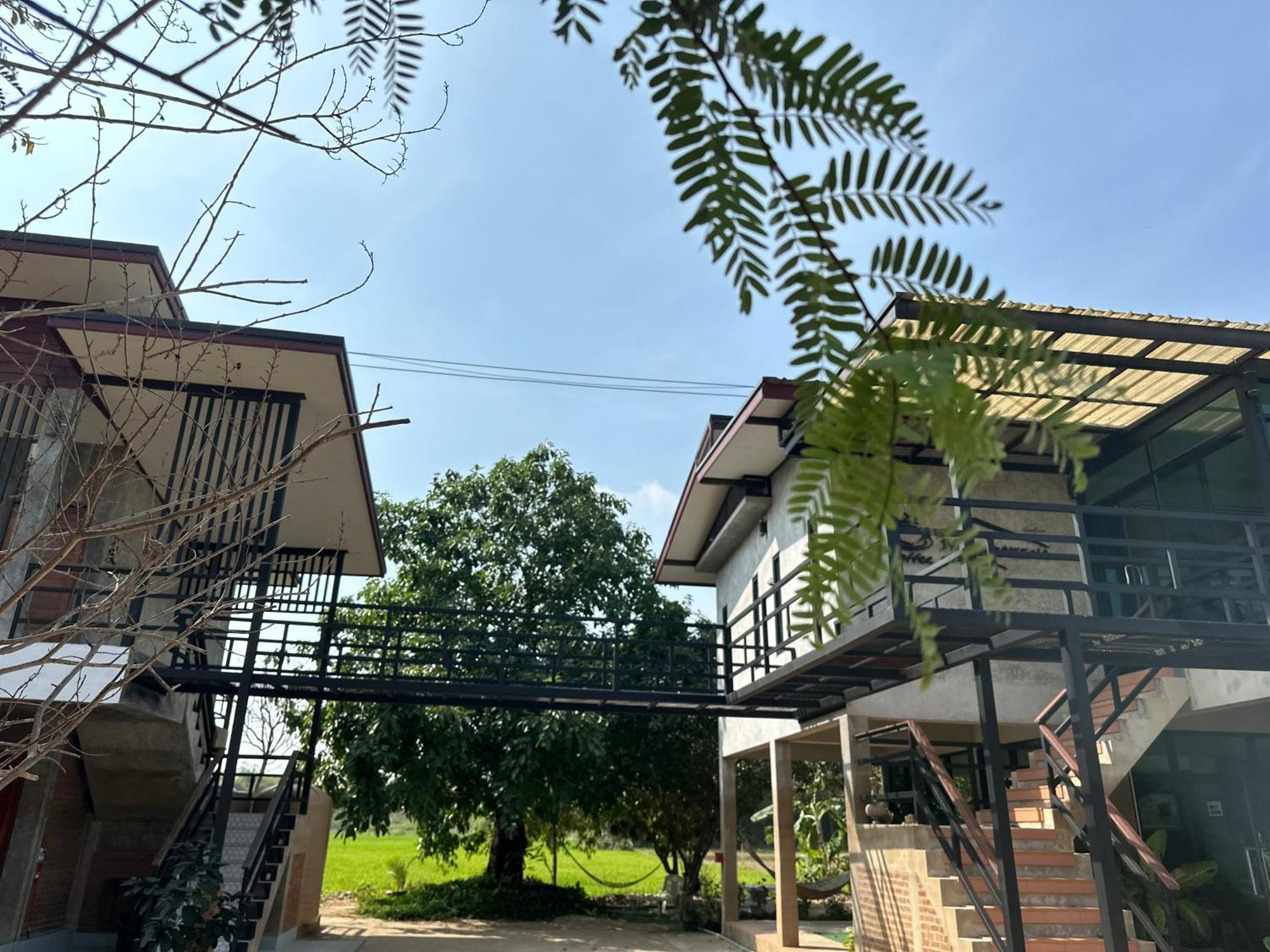 Ban Suweena Uthai Thani Exteriör bild